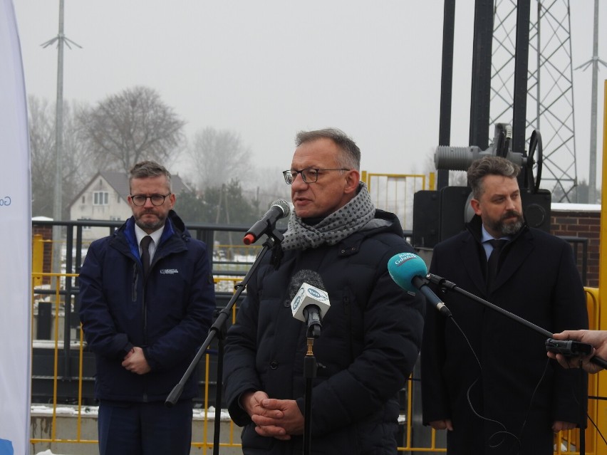 Nowy Dwór Gdański został zabezpieczony przed wezbraniami sztormowymi od strony Zalewu Wiślanego.Wrota sztormowe oddane do użytku