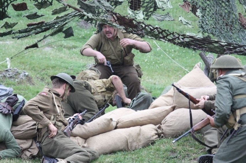 Zamek Ogrodzieniecki w Podzamczu przyciągnął fanów militariów [ZDJĘCIA i VIDEO]