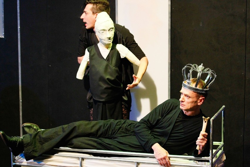 Zdjęcia ze spektaklu "Hamlet" w Teatrze Polskim, premiera 27...