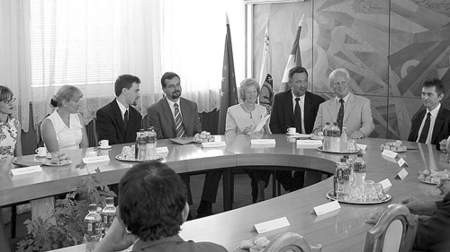 Podczas ostatniego spotkania delegacji węgierskiej rozmawiano także o współpracy. Pierwszy z prawej prezydent Tatabanyi, Janos Bencsik. Drugi z lewej Radosław Baran, prezydent Będzina.