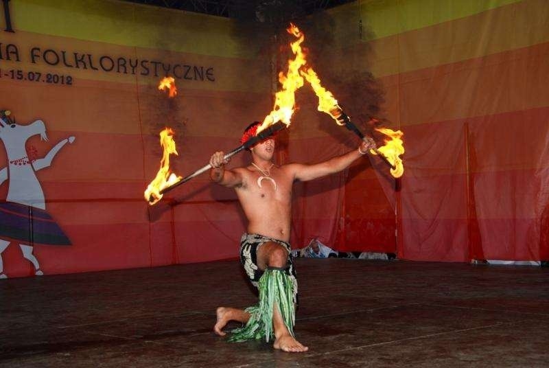 Taniec z ogniem z wysp Pacyfiku