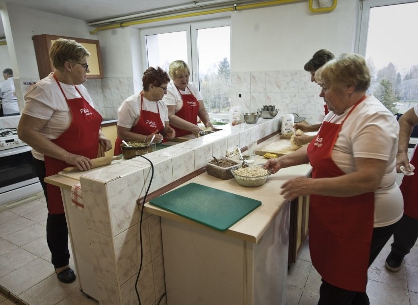 Bitwa pokoleń - pojedynek gastronomiczny w szkole w Boninie pod Koszalinem [wideo, zdjęcia]