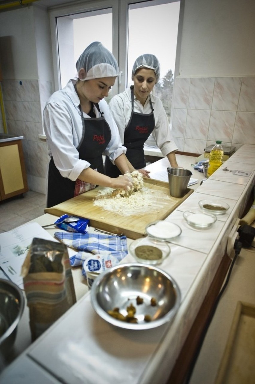 Bitwa pokoleń - pojedynek gastronomiczny w szkole w Boninie pod Koszalinem [wideo, zdjęcia]
