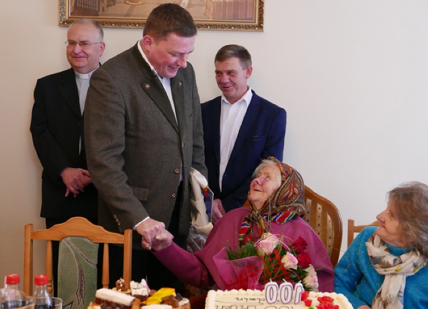 Pani Zofia Dębiec z Zalesia w gminie Miejsce Piastowe świętowała setne urodziny [ZDJĘCIA]