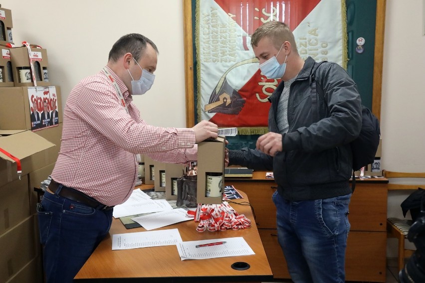 Legnica: Już niebawem Dzień Hutnika, Solidarność rozdaje prezenty