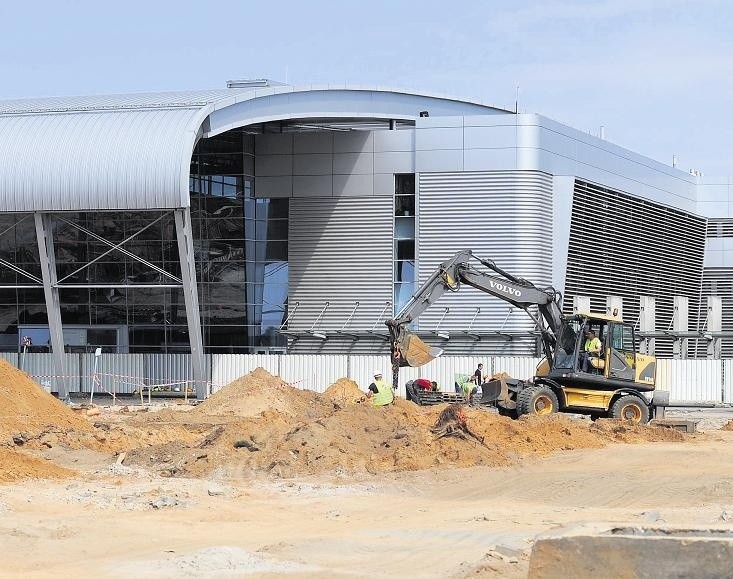 Już rozpoczęto prace przy budowie nowego terminala w Porcie...