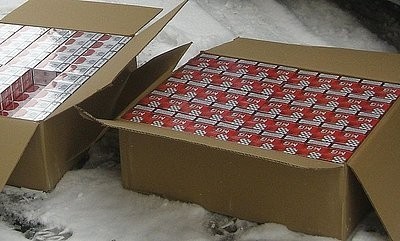 Myszków: 59 tys. paczek nielegalnych papierosów i 323 litry lewego spirytusu [ZDJĘCIA]