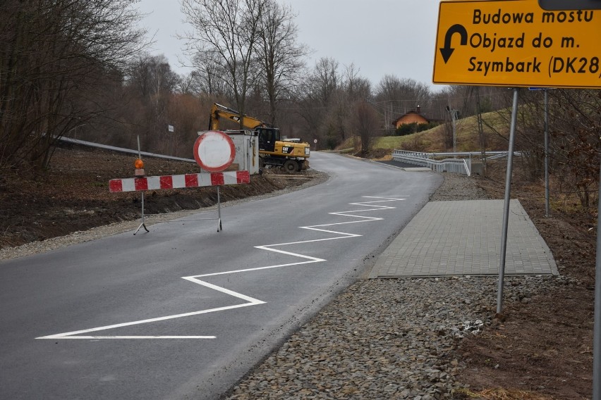 Most na drodze powiatowej Szymbark-Bystra już niemal gotowy. Starą, mocno zużytą przeprawę zastąpiła nowa konstrukcja {ZDJĘCIA]