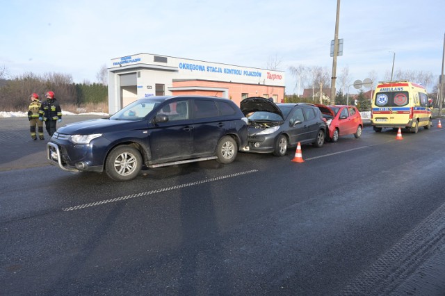 Na ul. Paderewskiego w Grudziądzu zderzyły się trzy samochody osobowe