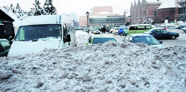 Gdańscy strażnicy miejscy w sprawie zaśnieżonych ulic, parkingów i chodników interweniowali już 1300 razy