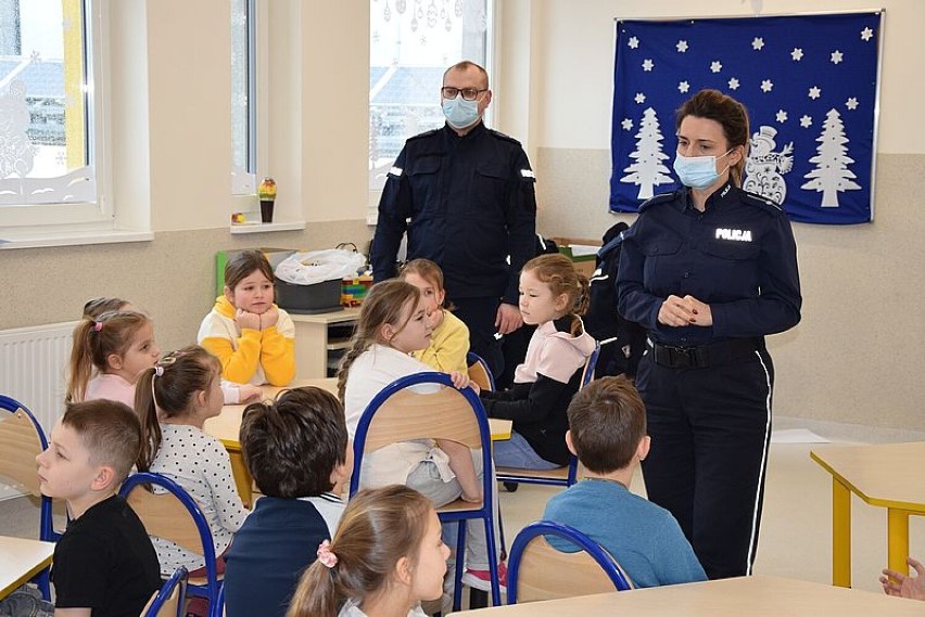 Bezpieczne ferie - lekcja z policjantami w Połchowie