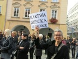 Jelenia Góra: Protest kobiet przeciwko planom zaostrzenia przepisów ustawy antyaborcyjnej ZDJĘCIA