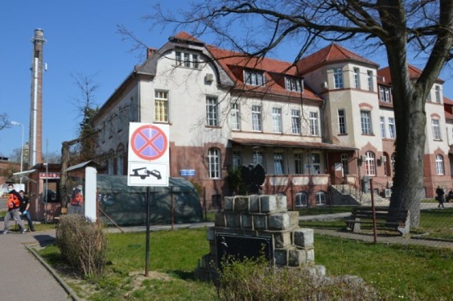 Kolejny oddział w 105. Kresowym Szpitalu Wojskowym wstrzymuje przyjęcia pacjentów z powodu rosnącej liczby zakażeń.