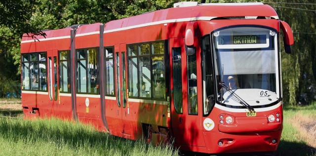 Najnowszy tabor to wagony typu 116Nd, czyli Karlikiz chorzowskiego Alstomu. Ich największa zaleta to niska podłoga, kt&oacute;ra umożliwia łatwe wejście osobom starszym i z w&oacute;zkami. Jeden wagon jest w stanie pomieścić 205 os&oacute;b, z czego aż 40 może usiąść.