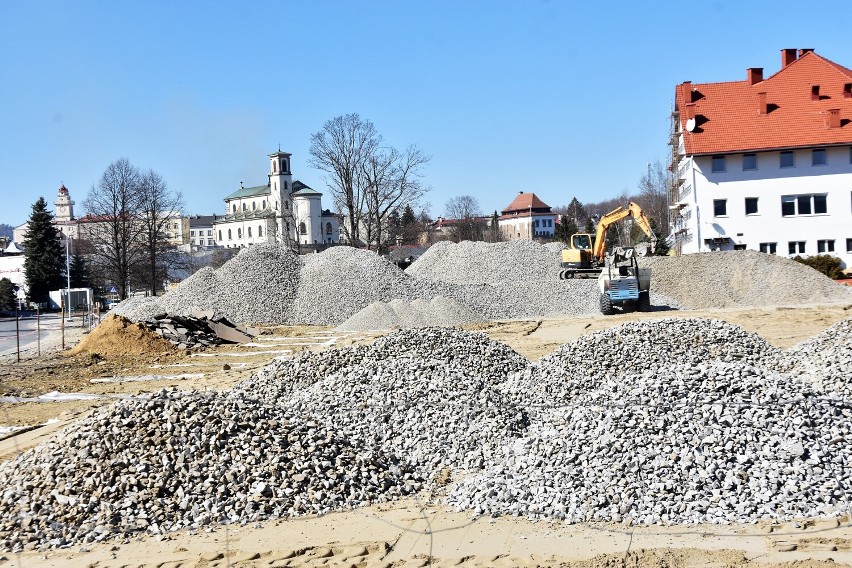 W Gorlicach powstaje duże boisko ze sztuczną trawą. Młodzi piłkarze już nie mogą się doczekać, kiedy obiekt będzie gotowy