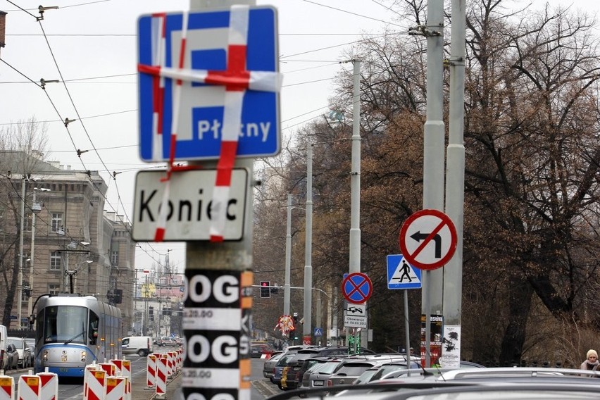 Wrocław: Koniec bezpłatnego parkowania przy Podwalu (ZDJĘCIA)
