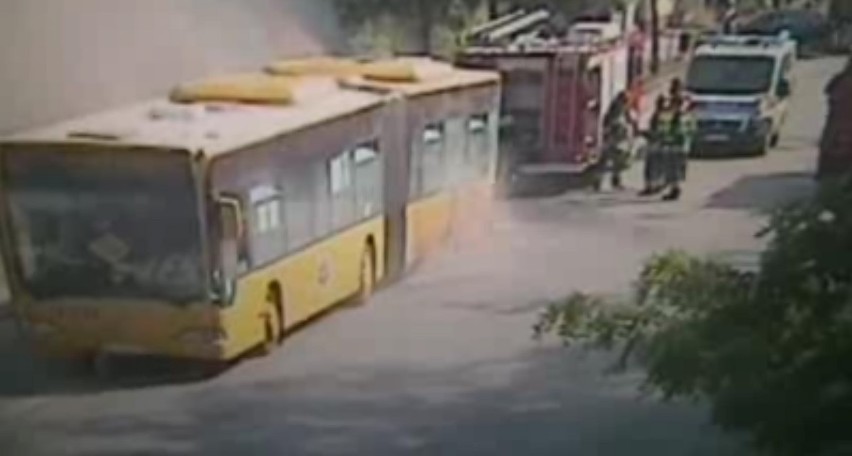 Pożar autobusu w Zabrzu przy ulicy De Gaulle'a [ZDJĘCIA]