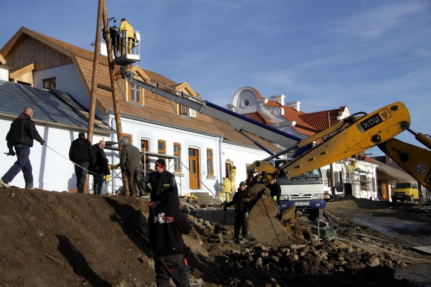 Zima opóźnia budowę miasteczka prowincjonalnego w lubelskim skansenie (ZDJĘCIA)