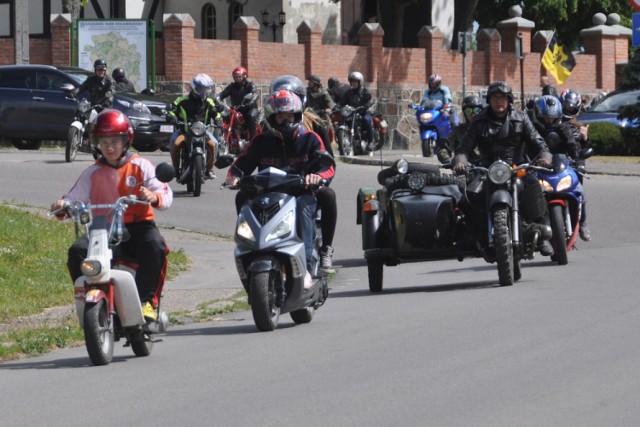 Sianowo - Mirachowo. Parada starych samochodów i motocykli