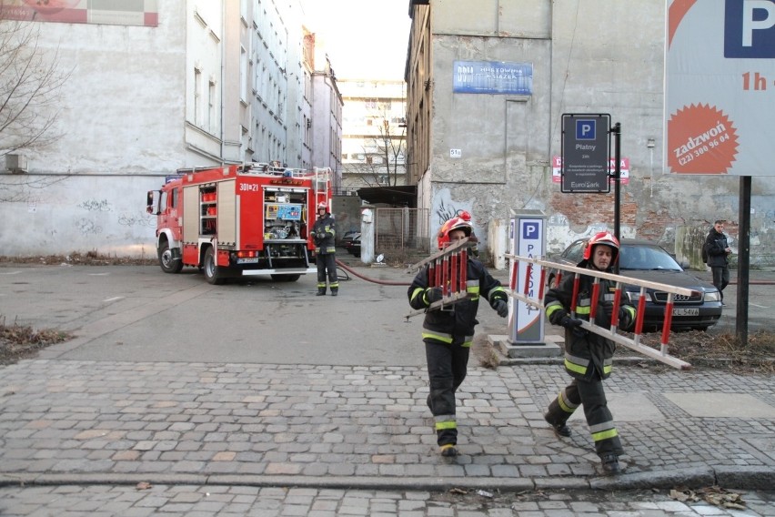 Wrocław: Pożar magazynu przy ul. Kościuszki. Jedna osoba ranna (ZDJĘCIA)