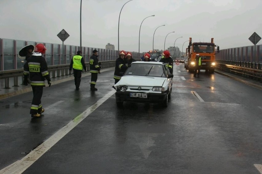 Wrocław: Cztery auta zderzyły się na Gądowiance (ZDJĘCIA)