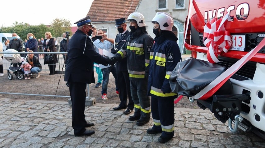 Stara Góra. Wielkie święto strażaków ochotników. Uroczyście przekazano im nowy wóz strażacki [ZDJĘCIE]