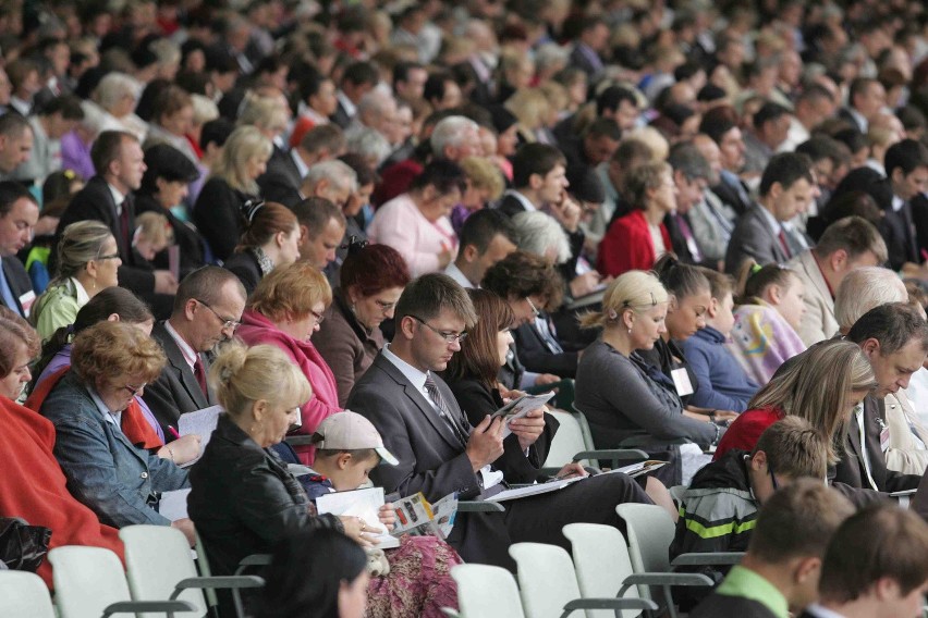 W Sosnowcu trwa kongres Świadków Jehowy [ZDJĘCIA]