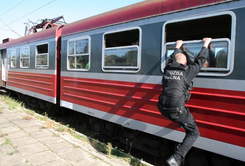 Atak w pociągu na dworcu Kaliskim [ZDJĘCIA+FILM]
