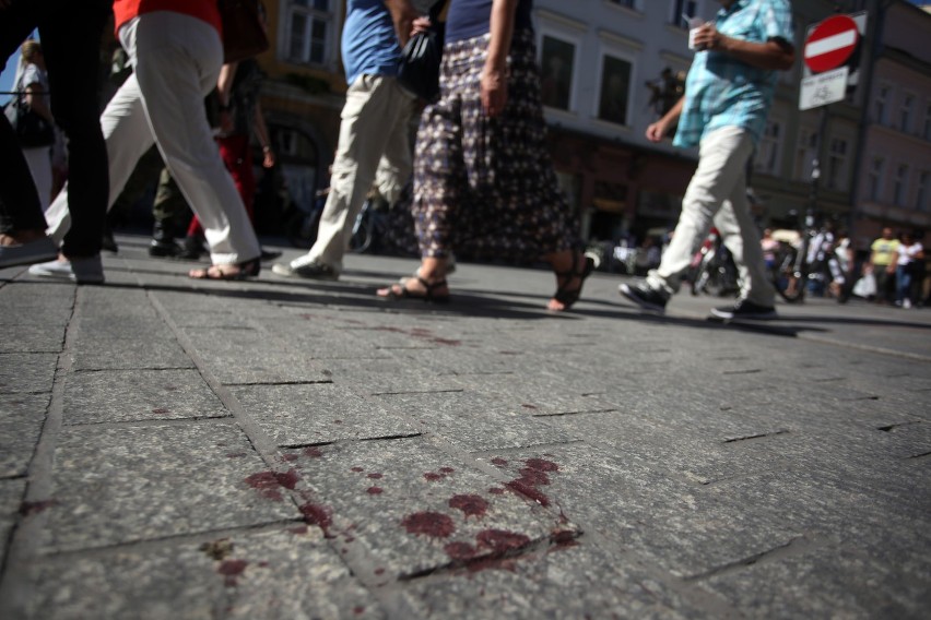Kraków: atak nożem na ul. Grodzkiej. Nie żyje 23-latek [ZDJĘCIA]