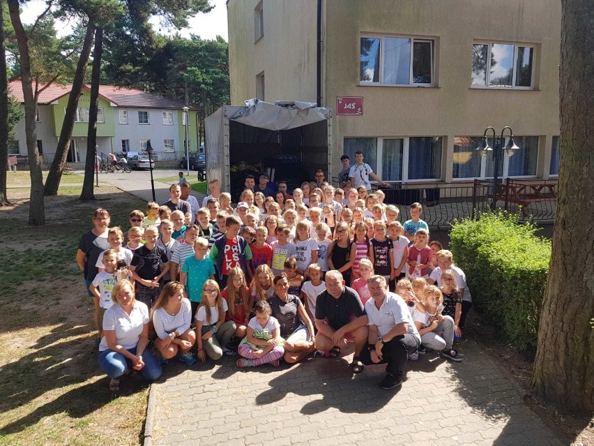 80 dzieci z gminy Woźniki wypoczywało  w Dźwirzynie. Kolonie zorganizowało Stowarzyszenie Społeczno – Sportowe „Humane” [ZDJĘCIA]