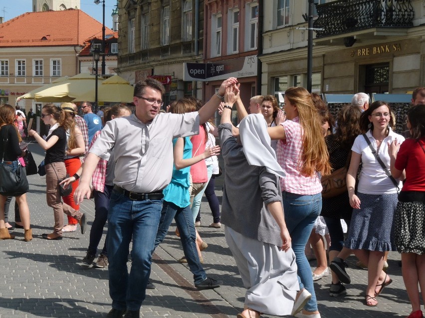 Flash mob promujący Koncert Chwały (ZDJĘCIA)