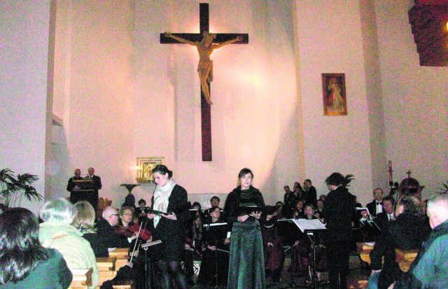 Zakopane. Kościół św. Krzyża  koncert "Santo subito"