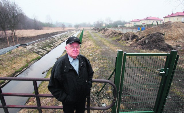 Edward Pastuszka przez ten most nad Kłodnicą w Panewnikach przechodził przez 40 lat