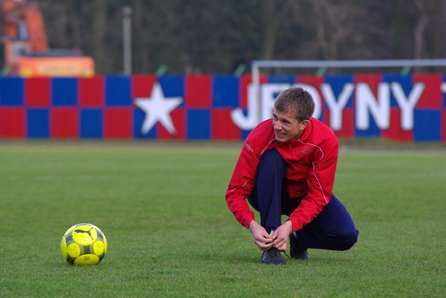 Łukasz Burliga, obrońca Wisły, ma 24 lata i całkiem spory bagaż doświadczeń. Niekoniecznie sportowych