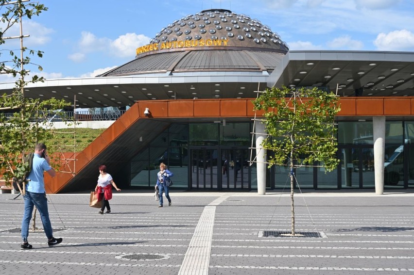 Dworzec autobusowy w Kielcach nadal zachwyca, ale... pasażerom brakuje jednej rzeczy. Zobaczcie o czym zapomniano