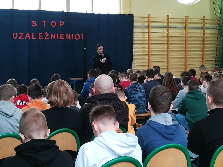 Golesze Duże (gmina Wolbórz): Spotkanie profilaktyczne w szkole w Goleszach dla uczniów z całej gminy Wolbórz