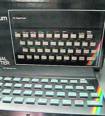 ZX Spectrum. Nazywany był u nas gumiakiem z powodu gumowych klawiszy. To jeden z  pierwszych komputerów domowych firmy Sinclair z 1982 r.
