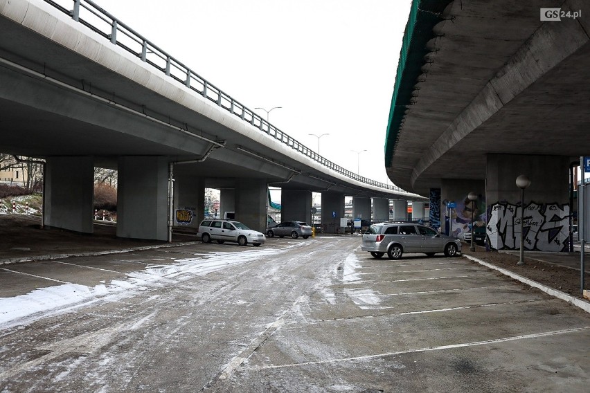 Parking pod Trasą Zamkową w Szczecinie.