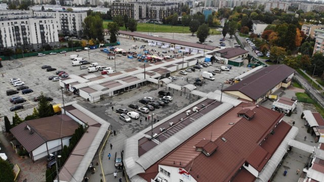 Nowohucki Tomex pustoszeje. Jeszcze w tym roku przedsiębiorcy przeniosą się do części od strony ronda, a w jego pustym miejscu zostanie wybudowana hala handlowa.