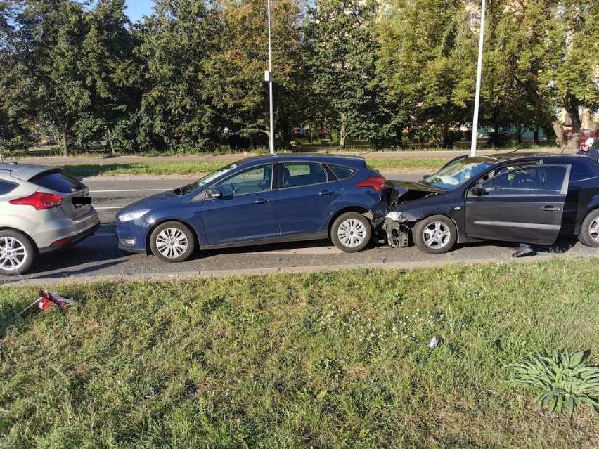 Wypadek trzech samochodów na ulicy Toruńskiej [zdjęcia]