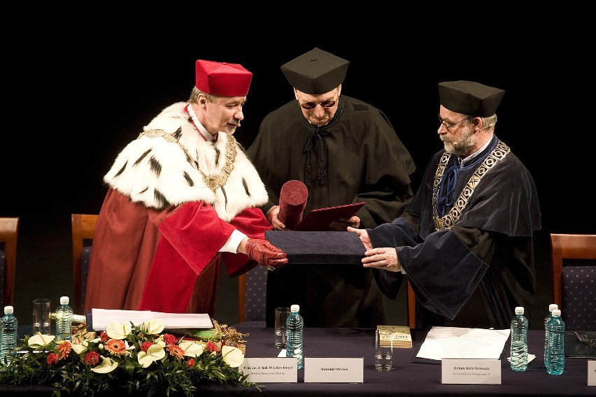 Sławomir Mrożek z doktoratem honoris causa Uniwersytetu...