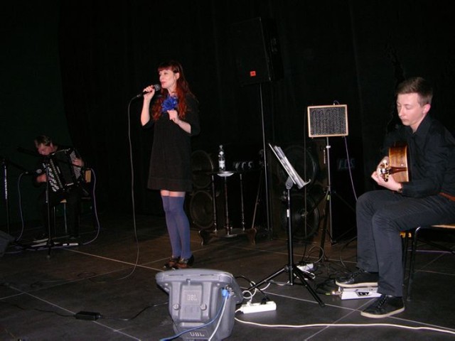 Anna Hamela zaśpiewała w Skierniewicach dla chorego Maxa. Koncert charytatywny, zorganizowany przez Fundację Wspierania i Rozwoju WiR w Skierniewicach odbył się w małej sali kina Polonez. Anna Hamela z towarzyszeniem akordeonu i gitary zaśpiewała piosenki francuskie.