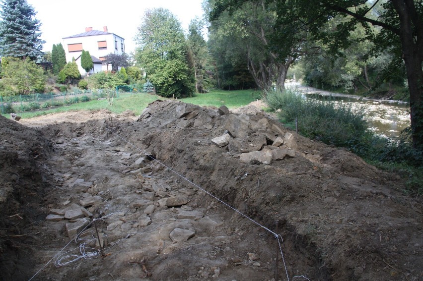 Tereny nad Jasiołką w Dukli zostaną zagospodarowane. Powstaną nadrzeczny bulwar i tężnia solankowa [ZDJĘCIA]