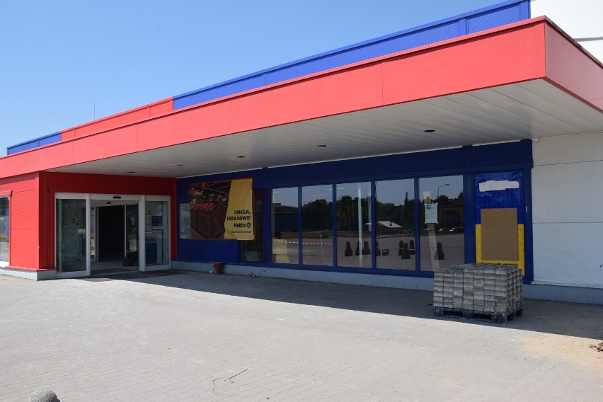 Z marketu w Szczecinku znika napis Tesco. Wiemy, kiedy ruszy Netto [zdjęcia]