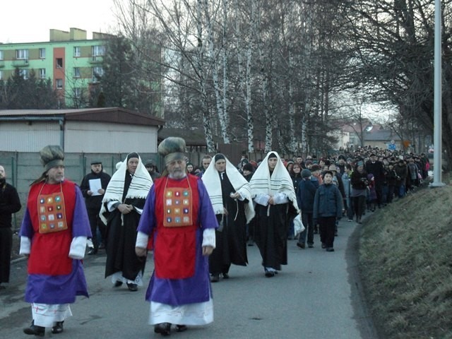 Ulicami Strumienia na Śląsku Cieszyńskim przeszła plenerowa Droga Krzyżowa [ZDJĘCIA]