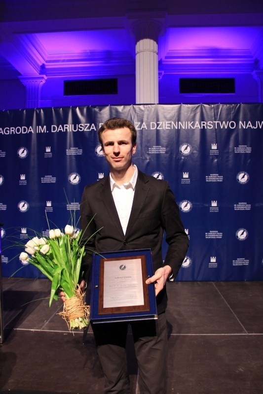 Łukasz Cieśla, dziennikarz śledczy "Głosu Wielkopolskiego", zdobył Nagrodę im. Dariusza Fikusa za cykl jego publikacji "Poród na plebanii"