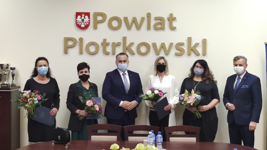 Dzień Nauczyciela 2020 w Piotrkowie - nagrody dla nauczycieli z powiatu piotrkowskiego
