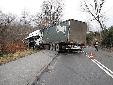 Pijany kierowca TIRa szalał na serpentynach Kubalonki [ZDJĘCIA]