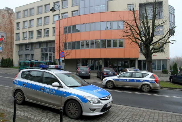 Trzy zarzuty postawiła prokuratura Alinie W., byłej dyrektor Szkoły Podstawowej w Parzniewicach