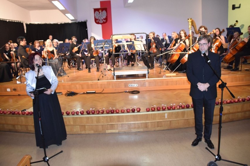 Koncert Muzyka bez granic w auli uniwersyteckiej w Zielonej...